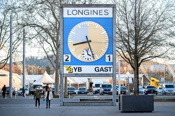 L'ancienne horloge du Wankdorf est désormais exposée devant le nouveau stade.