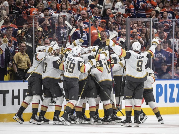 La joie des Golden Knights après avoir forcé la décision à 0&#039;&#039;4 de la fin