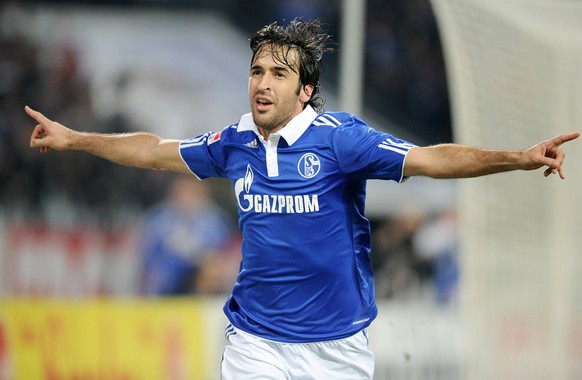 Bildnummer: 09271433 Datum: 17.12.2011 Copyright: imago/DeFodi
Samstag 17.12.2011, 1. Bundesliga Saison 11/12 - 17. Spieltag in Gelsenkirchen, FC Schalke 04 - SV Werder Bremen, Raul - Raul Gonzalez B ...