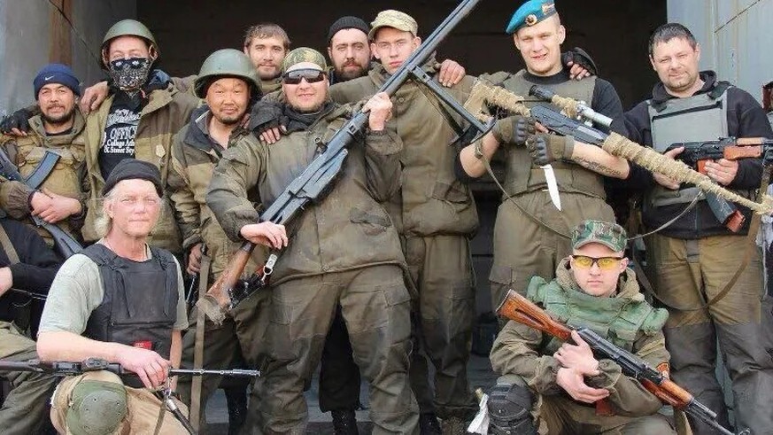 En 2014, Russell Bentley (à gauche, agenouillé) avait rejoint le bataillon Vostok pour combattre contre l&#039;Ukraine dans le Donbass.