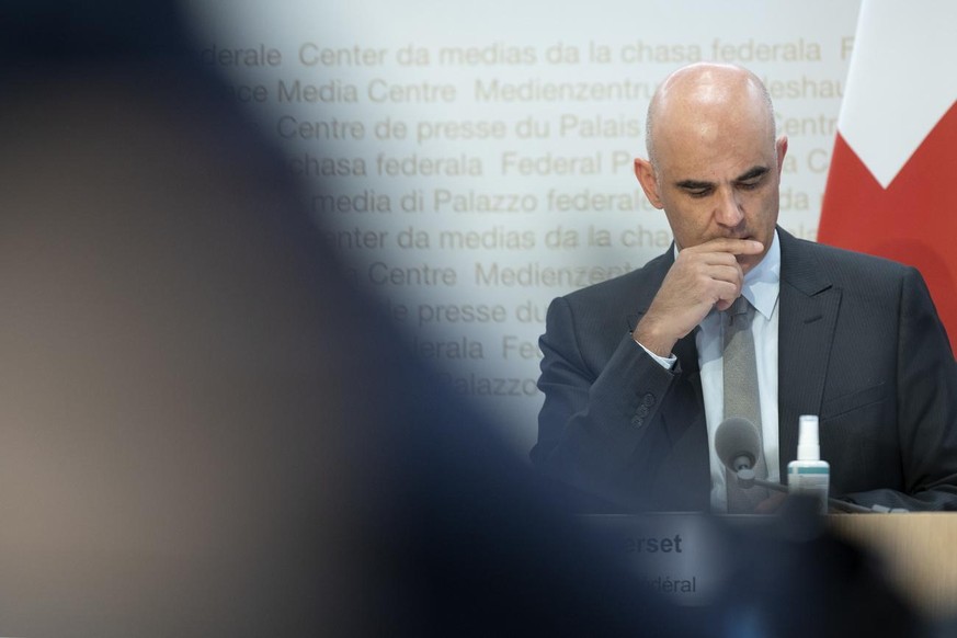 Bundesrat Alain Berset, Vorsteher Eidgenoessisches Departement des Innern (EDI) anlaesslich einer Medienkonferenz ueber die neusten Entscheide des Bundesrates zur Ausweitung des Corona-Zertifikates, a ...