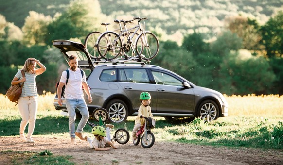 La famille Schmidt a eu une idée qu'elle croyait la seule à avoir: un week-end prolongé au Tessin, en voiture hybride puis à vélo.