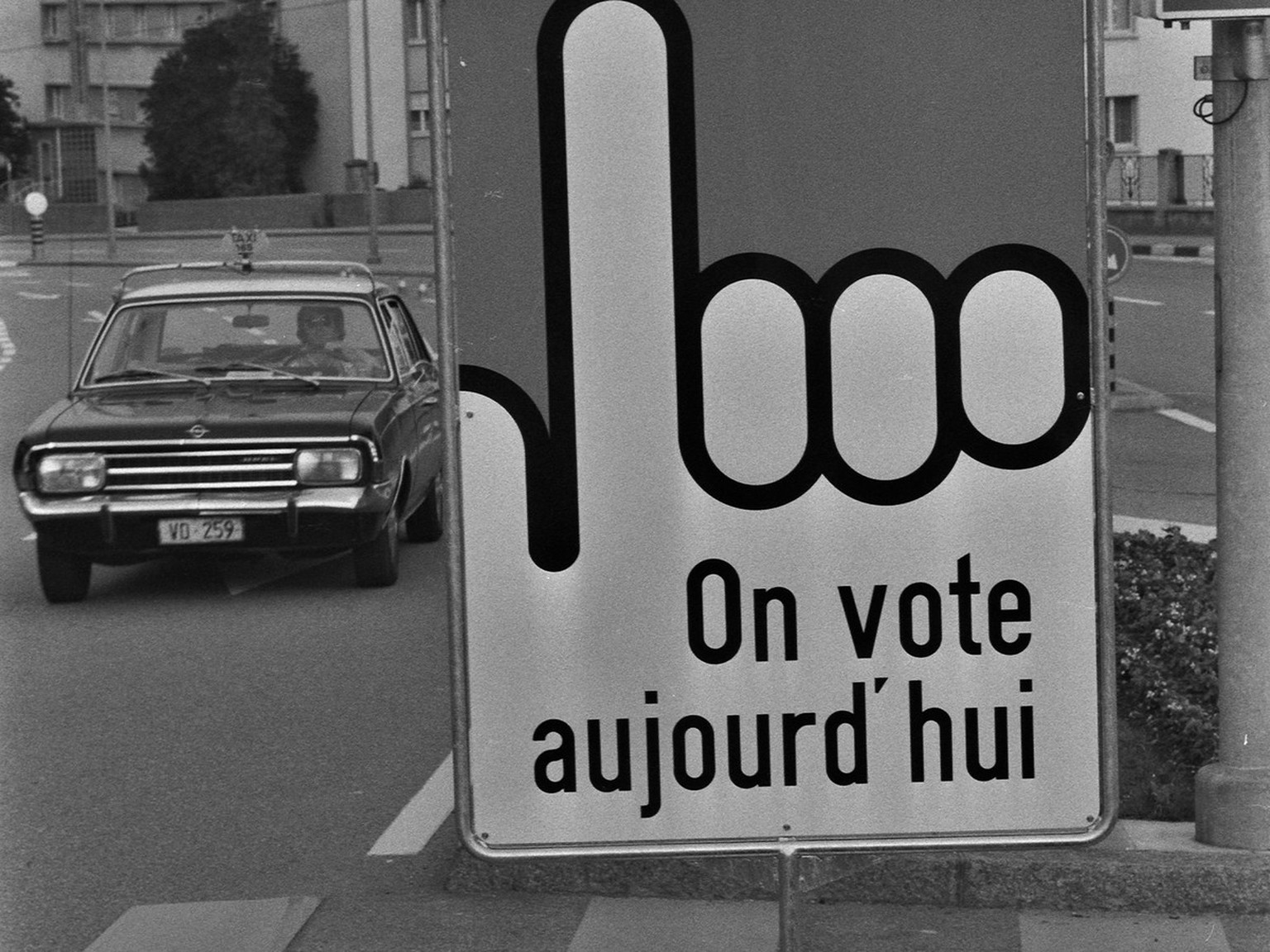 Des affiches telles que celle-ci appelaient les électeurs à se rendre aux urnes les week-ends de votation.
