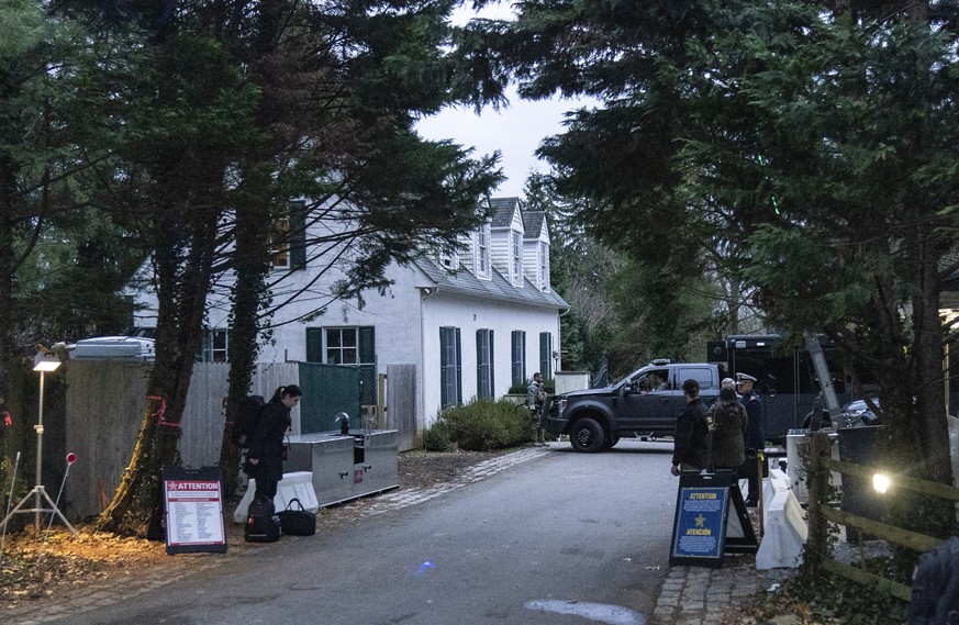 CORRECTS THAT THE FBI TOOK ITEMS THAT CONTAINED DOCUMENTS WITH CLASSIFIED MARKINGS INSTEAD OF SIX DOCUMENTS - FILE - The access road to President Joe Biden's home in Wilmington, Del., is seen from a m ...