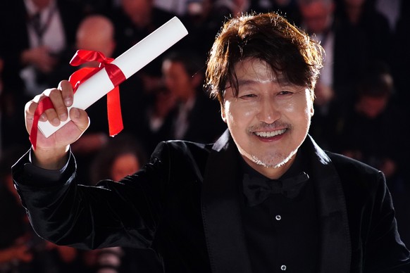epa09983159 Song Kang Ho, winners of the Award for Best Actor Prize for &#039;Broker&#039; attend(s) the Award Winners&#039; photocall at the 75th annual Cannes Film Festival, in Cannes, France, 28 Ma ...