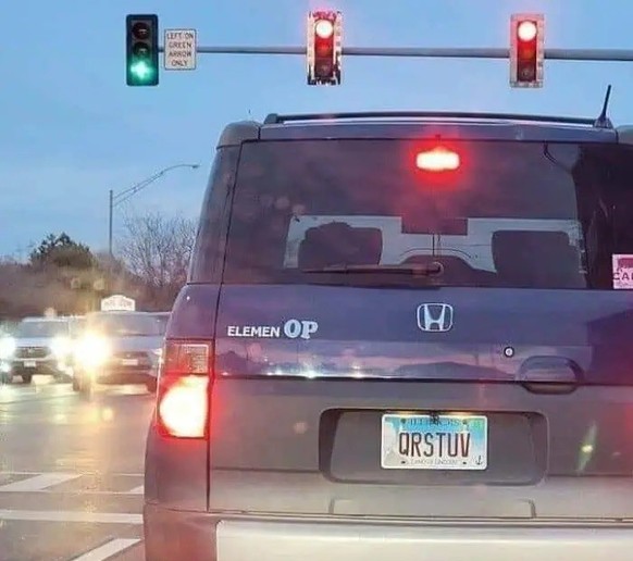 Okay bei diesen Autoaufklebern mussten wir lachen. 
https://pleated-jeans.com/2024/09/18/hilarious-bumper-stickers/