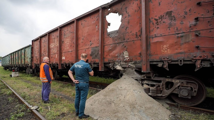 Wagons de marchandises ukrainiens dans la région occupée de Donetsk (photo d&#039;archive) : des soldats russes auraient construit un mur avec 2100 wagons de ce type.