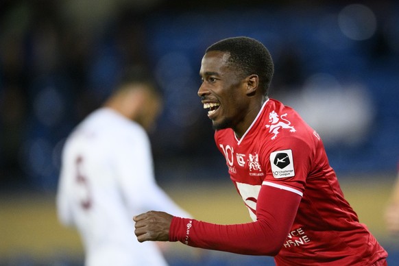 L&#039;attaquant du SLO Teddy Okou celebre son but du 2 a 0 lors de la rencontre de football de Challenge League entre FC Stade Lausanne Ouchy, SLO, et AC Bellinzona ce samedi 5 novembre 2022 au Stade ...