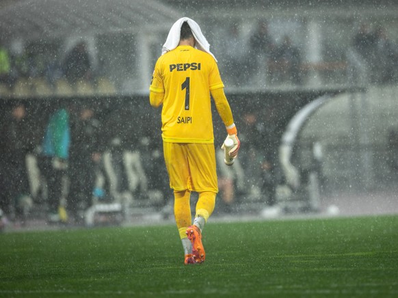 La pluie a rendu la pelouse du Cornaredo impraticable