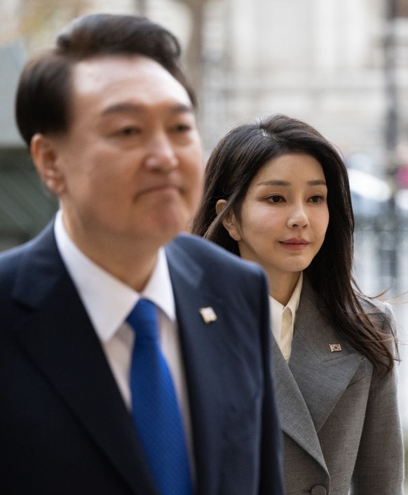 LONDON, ENGLAND - NOVEMBER 21: First Lady of South Korea, Kim Keon-hee, President of South Korea, Yoon Suk Yeol, visit Westminster Abbey on November 21, 2023 in London, England. King Charles is hostin ...