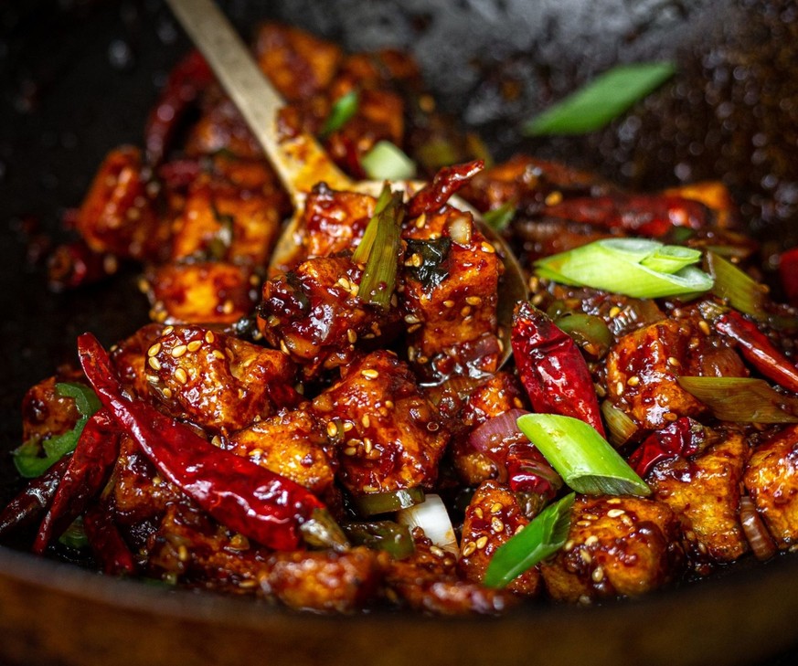 https://thekoreanvegan.com/spicy-crunchy-garlic-tofu-kkampoong-tofu/ kkampoong tofu knoblauch chili tofu essen food kochen koreanisch vegan
