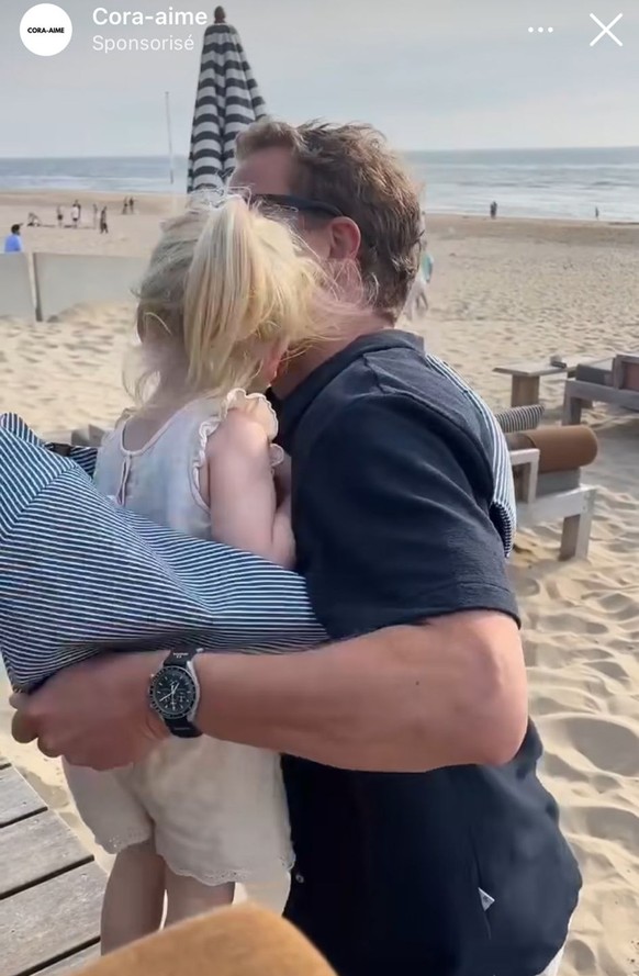 C'est plus un bébé dans la pub, la petite fille est en âge d'ouvrir un 3e pilier.