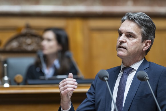 Beat Walti, FDP-ZH, beantwortet eine Frage in der Debatte zur Individualbesteuerung, an der Sondersession des Nationalrats, am Mittwoch, 7. Mai 2025 im Nationalrat in Bern. (KEYSTONE/Alessandro della  ...