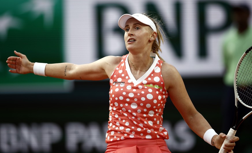 epa12141643 Jil Teichmann of Switzerland reacts during her Women&#039;s 2nd round match against Aryna Sabalenka of Belarus at the French Open Grand Slam tennis tournament at Roland Garros in Paris, Fr ...