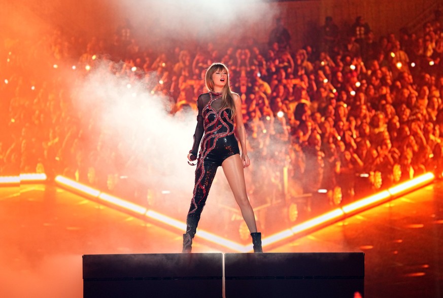 GLENDALE, ARIZONA - MARCH 17: Editorial use only and no commercial use at any time. No use on publication covers is permitted after August 9, 2023. Taylor Swift performs onstage for the opening night  ...