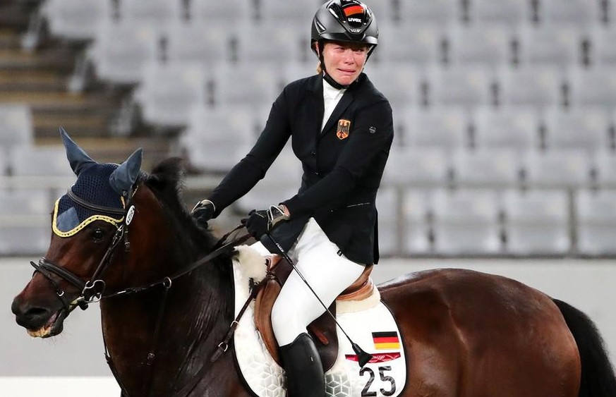 Annika Schleu et sa monture lors de l'épreuve du saut d'obstacles du pentathlon moderne aux JO de Tokyo.