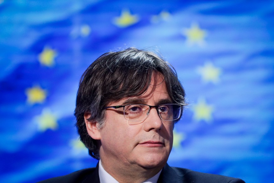 epaselect epa09063279 Member of European Parliament Catalonia&#039;s former regional president Carles Puigdemont is interviewed by TV show &#039;La Faute a l&#039;Europe?&#039; at the European Parliam ...