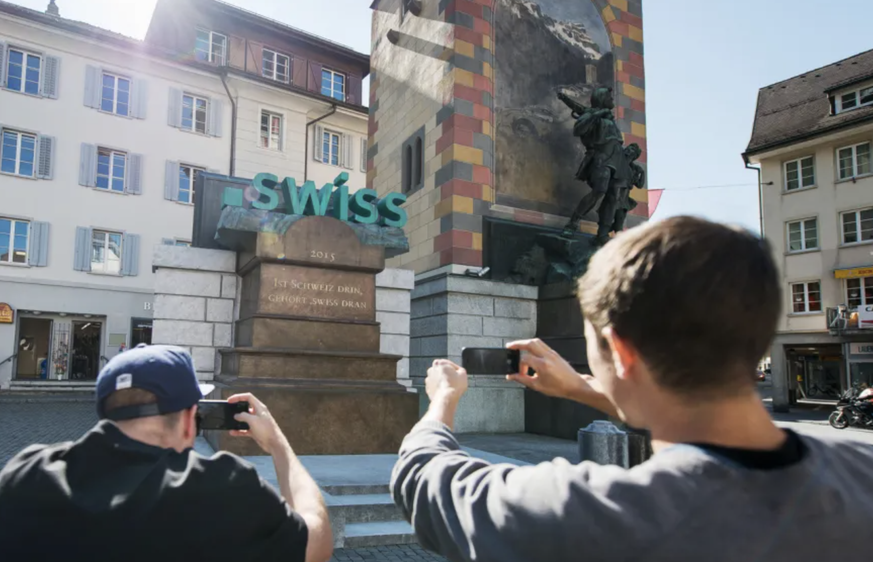 Dès le 24 avril, les personnes physiques de nationalité suisse ou domiciliées en Suisse pourront acquérir un nom de domaine .swiss.