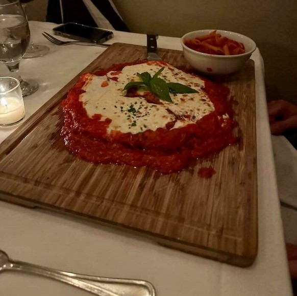 WE WANT PLATES 

https://www.reddit.com/r/WeWantPlates/comments/1hufn02/chicken_parm_on_a_plank/