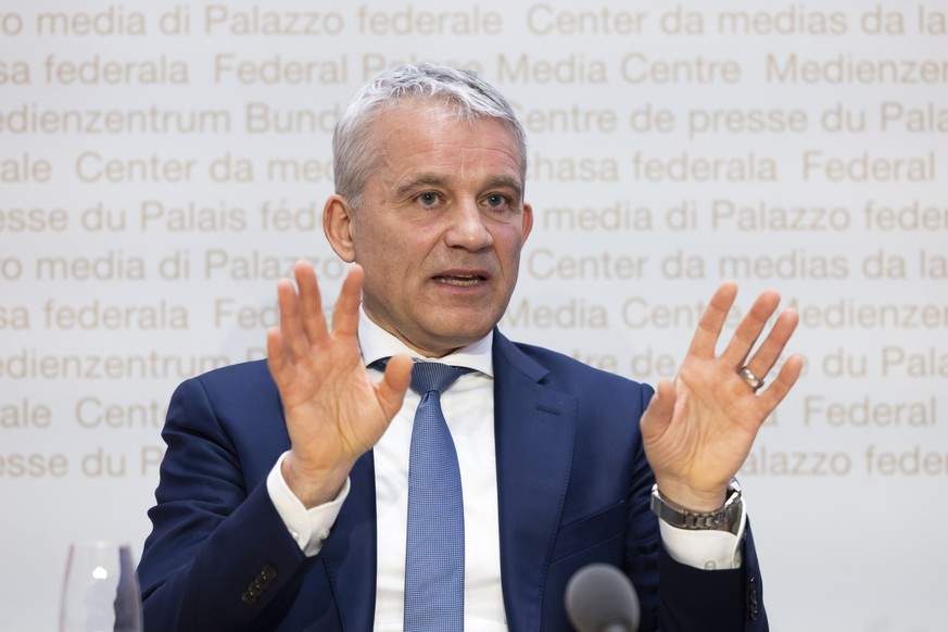 Bundesrat Beat Jans spricht waehrend einer Medienkonferenz ueber seine ersten 100 Tage im Amt, am Dienstag, 2. April 2024 in Bern. (KEYSTONE/Peter Klaunzer)