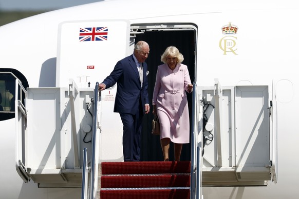 epa12917871 Britain's King Charles III (L) and Queen Camilla (R) arrive at Joint Base Andrews, Maryland, USA, 27 April 2026. King Charles III and Queen Camilla are visiting the US on four-day sta ...