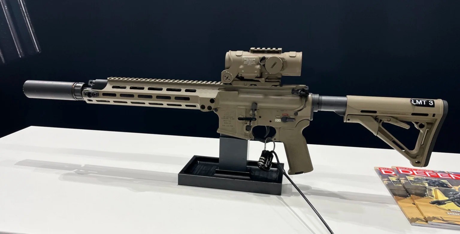 La société Lewis Machine &amp; Tool est déjà fournisseur de l&#039;armée suisse. Les forces spéciales fédérales suisses ont reçu une version lourde du système de fusil ambidextre modulaire MARS (MARS- ...