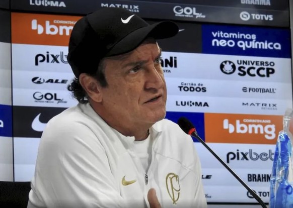 Cuca face à la presse.