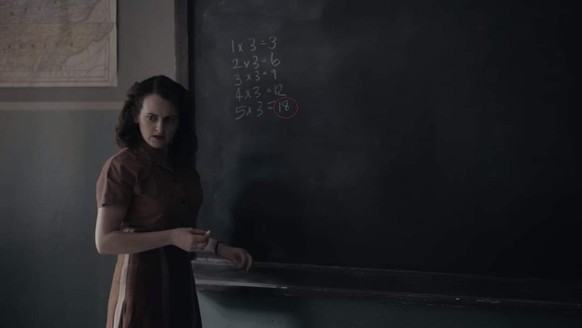 Filmfehler Queens Gambit

https://www.reddit.com/r/MovieMistakes/comments/ykwn1t/in_queens_gambit_2020_the_maths_on_the_board_is/