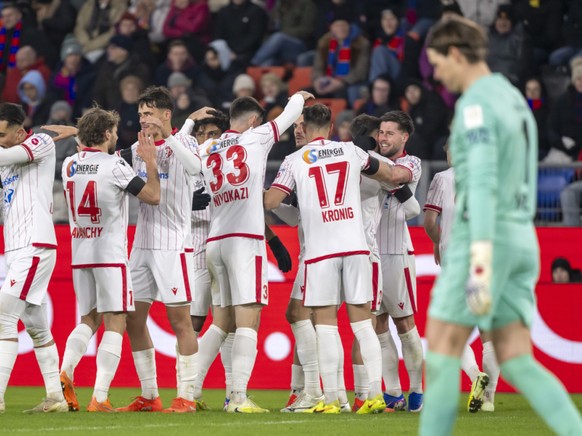 Liam Chipperfield (à droite) a égalisé pour Sion en deuxième période face à Bâle.
