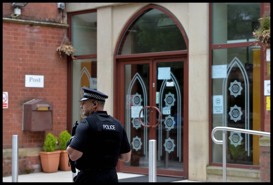 . 24/05/2017. Manchester, United Kingdom. Manchester Terror attack- Day Two. General View of police outside the Manchester Islamic centre at the Didsbury mosque. PUBLICATIONxINxGERxSUIxAUTxHUNxONLY xA ...