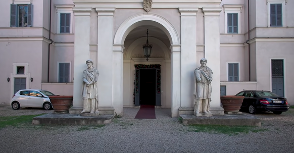 Ce ne sont pas ses «modestes» proportions qui confèrent à la Villa Aurora sa valeur historique.