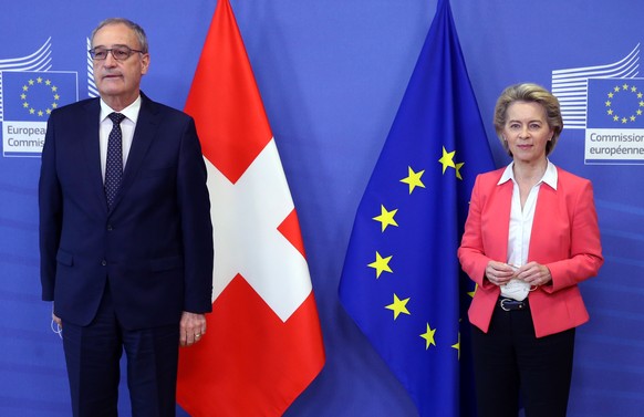 epa09154269 European Commission President Ursula Von der Leyen (R) and Swiss President Guy Parmelin pose prior to a meeting at the European Commission building in Brussels, Belgium, 23 April 2021. EPA ...