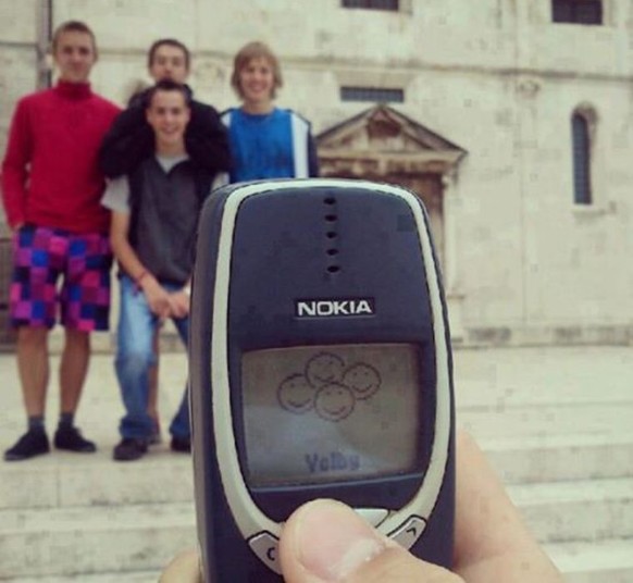 Apples iPhone 6 gegen Nokias Lumia 830: Welches Handy schiesst die besseren Fotos? Mach den Blindtest
Auf jeden Fall ein klarer Fortschritt im Vergleich zum Nokia 3310 ;)