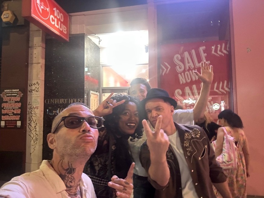 Die lustige Party von Oliver Baroni in London