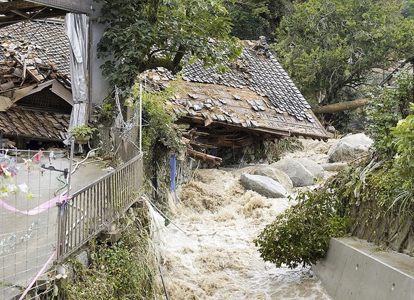 Le Japon est habituellement affecté par la saison des pluies entre juin et juillet.