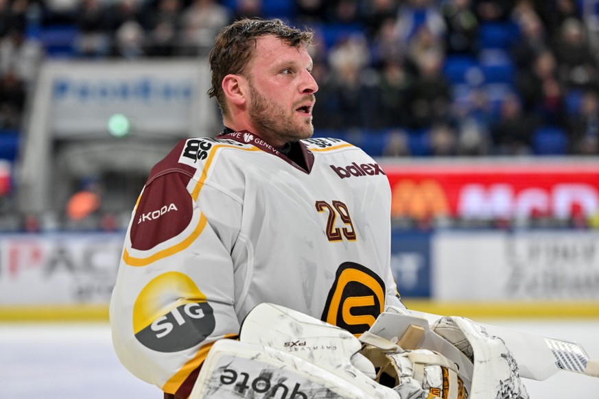 Goalie Robert Mayer (GSHC) after a difficult start, during the regular season National League game between HC Ambri Piotta and Geneve Servette HC at the ice stadium Gottardo Arena, Switzerland, Octobe ...