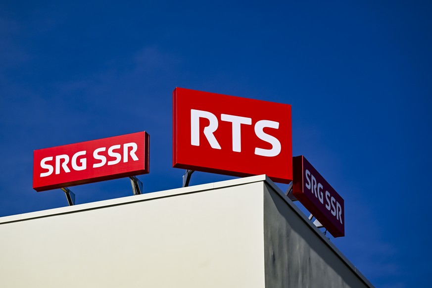 Une vue du logo de la RTS (SRG-SSR) sur le nouveau batiment le mardi 4 novembre 2025 sur le site de l'EPFL a Lausanne-Ecublens. La RTS a diffuse mardi matin ses premieres emissions radio depuis s ...
