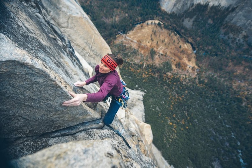 La grimpeuse autrichienne dans ses œuvres sur El Cap.