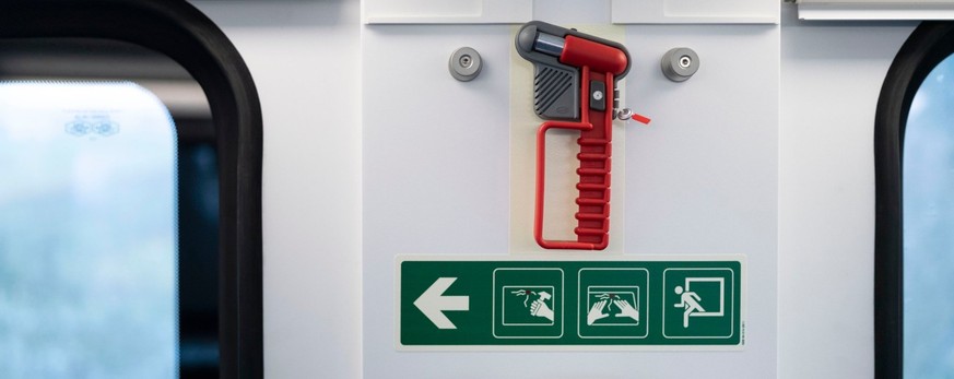 Un marteau de secours, ici dans un train.