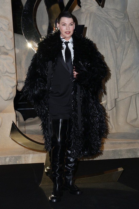 Linda Evangelista at the Saint Laurent fashion show as part of Spring/Summer 2026 Paris Fashion Week held at Fontaine du Trocadéro on September 29, 2025 in Paris, France. (Photo by River Callaway/WWD  ...