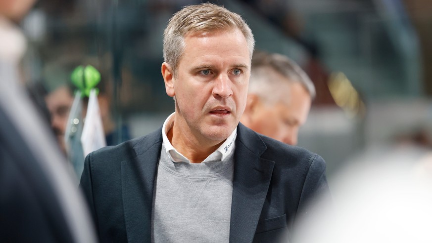 Headcoach Dan Tangnes (EV Zug) im Meisterschaftsspiel der National League zwischen den ZSC Lions und dem EV Zug, am Samstag, den 19. Oktober 2024 in der Swiss Life Arena in Zuerich. .(Keystone/Manuel  ...