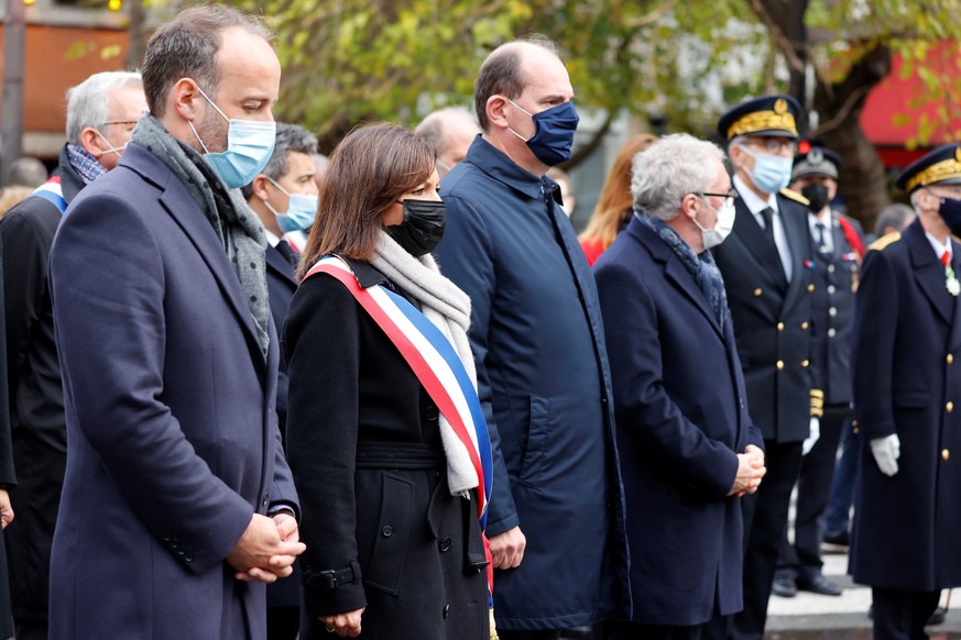 epa09579861 French Prime Minister Jean Castex, Paris&#039; Mayor Anne Hidalgo President of the association &#039;13onze15, Fraternite et Verite&#039; Philippe Duperron (L) take part in a ceremony at & ...