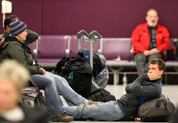 En 2011, ces passagers attendaient des nouvelles des vols à l'aéroport d'Edimbourg après l'éruption du Grimsvötn.