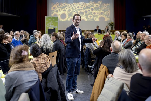 Balthasar Glaettli, Praesident der Gruenen Schweiz, spricht waehrend der Delegiertenversammlung der Gruenen Schweiz am Samstag, den 27. Januar 2024, in Luzern. (KEYSTONE/Christian Merz)