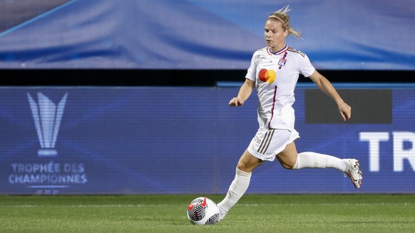 TROYES, FRANCE - SEPTEMBER 10: Eugenie Le Sommer #9 of Olympique Lyonnais controls the ball during the French Women&#039;s Champions Trophy match between Olympique Lyonnais and PSG at Stade de l&#039; ...