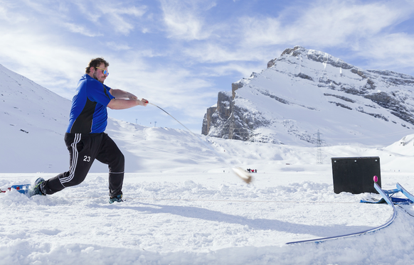 Le Suisse allemand au fouet en pleine action!