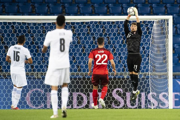 Switzerland&#039;s goalkeeper Gregor Kobel during a soccer test match between Switzerland and Greece at the St. Jakob-Park stadium in Basel, Switzerland, on Wednesday, 1 September 2021. (KEYSTONE/Jean ...
