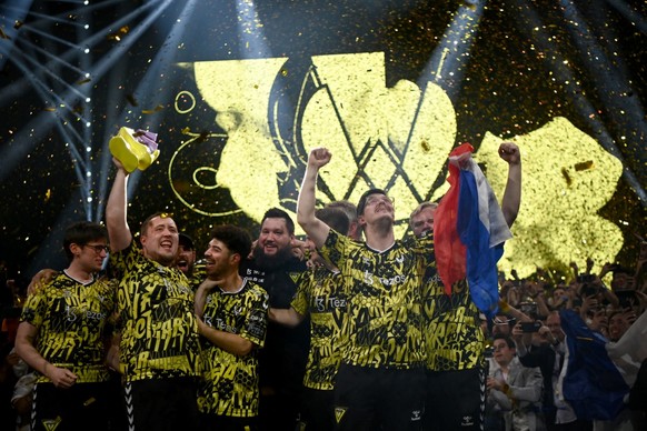 Zywoo et Vitality lors de la victoire à Paris en 2023.