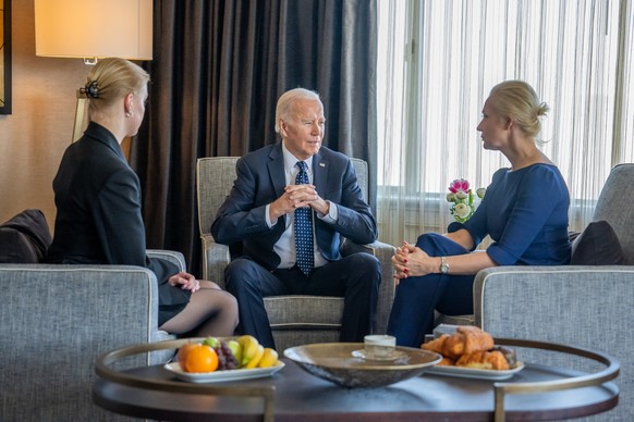 Le président Joe Biden a exprimé ses «sincères condoléances» aux femmes de la vie l'opposant décédé, son épouse et sa fille.