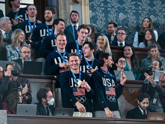 Les champions olympiques de hockey ont été accueillis au Congrès et à la Maison Blanche mardi